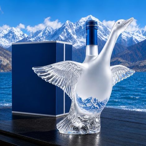 Bouteille d'oie sculptée 3D en verre 350 ml – Carafe à liqueur pour whisky, vodka, tequila – Décorative pour bar et fête (1/5)