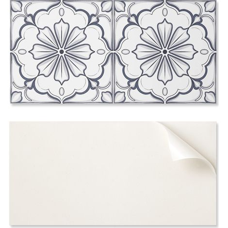Suelo vin铆lico autoadhesivo con estampado floral de 120x60 cm sobre baldosa.
