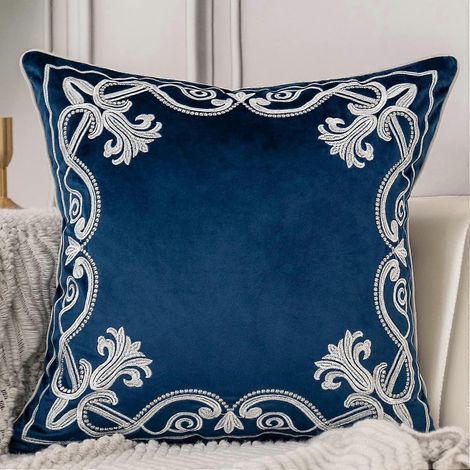 Housse de coussin européenne 50 x 50 cm (20 x 20 pouces) en velours luxueux, broderie florale, idéale pour canapé, fauteuil, chambre ou salon. Bleu marine. (1/4)