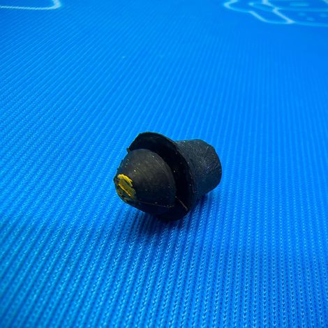 78837-EG00A is a 10-piece buffer rubber granule for the fuel filler cap of Nissan Infiniti Y51, Y62, Q50, and QX80. (1/4)