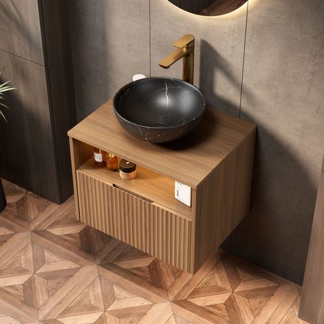 Meuble lavabo mural 60 cm, vasque céramique noire effet pierre, meuble en contreplaqué strié avec tiroir et étagère, luminaire à détecteur de mouvement, prêt à monter, finition chêne foncé. (1/5)