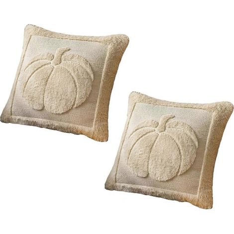 Set aus 2 beigefarbenen Herbstkissenbezügen mit gesticktem Kürbismuster aus weichem und flauschigem Kunstleder. (1/5)