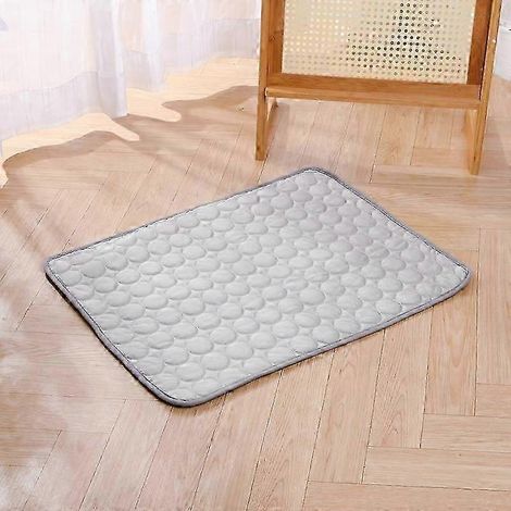 Tapis rafraîchissant pour chien, lit froid d'été extra large pour petits et grands chiens, accessoires pour animaux de compagnie, couverture résistante pour chat, canapé, coussin rafraîchissant pour c (1/5)