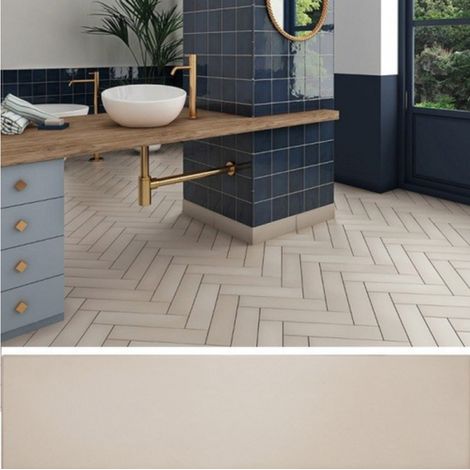 Eiffel Art Construction – Carrelage sol uni beige mate – Grès cérame – Finition mate – Pose chevron – Vendu par boîte de 0.65m² (1/3)