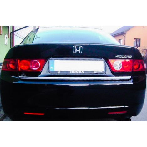 Honda Accord VII Sedán - Embellecedor cromado en el portón trasero (1/5)
