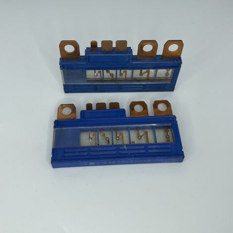 Moteur, batterie et fusibles de Toyota Camry démontés, référence 82620-33030