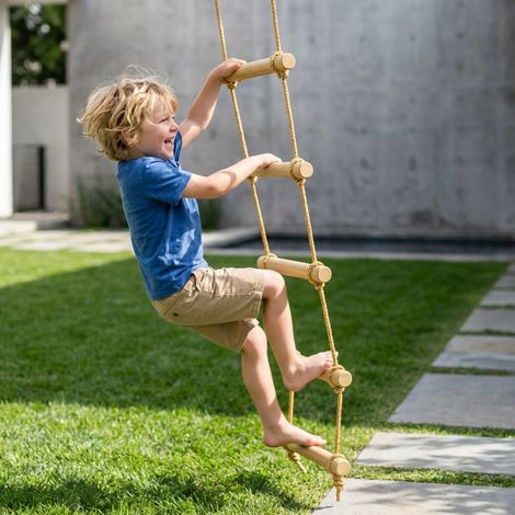 Escalera de 5 peldaños para niños de 3 a 8 años con hebillas y correas, hecha de madera y PE, color madera.