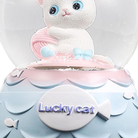 Boule à neige en résine représentant un chat blanc, ornée de cristaux et de lumières scintillantes (fonctionnant à piles). (1/4)