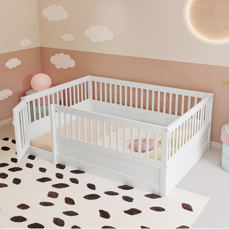 Kinderbett Bodenbett aus Massivholz Weiß 140x200 cm mit Gitterumrandung und Tür (1/5)