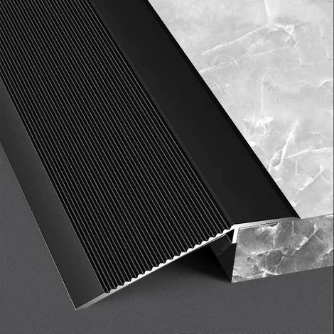 91 cm (36 Zoll) lange schwarze Aluminium-Bodenschwelle für Rollstühle, unauffälliges und stolpersicheres Design. (1/5)