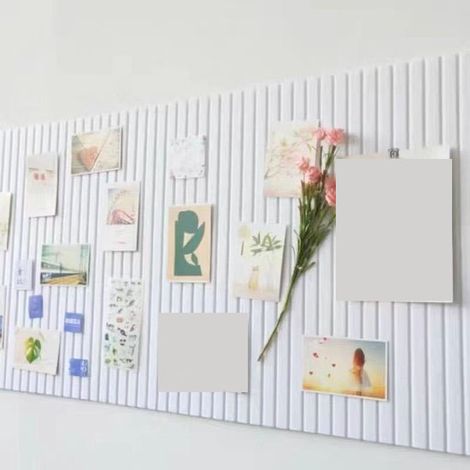 Bacheca decorativa pieghevole in feltro con nastro adesivo, adatta per pareti di scuole, case, cucine e uffici - bianca. (1/4)