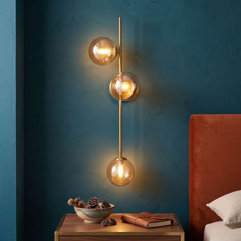 Applique lampada da parete finitura oro con 3 sfere in vetro trasparente ambra triplo attacco G9 per camera, soggiorno, ingresso e salone (1/5)