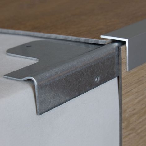 PROVISTON Reparaturwinkel für Holztreppen Stahl verzinkt Breite 42 mm Höhe 15 mm Länge 1000 mm Gebohrt Treppenkantenprofil Treppenwinkel Winkelprofil Treppenreparatur 1 Stück (1/3)