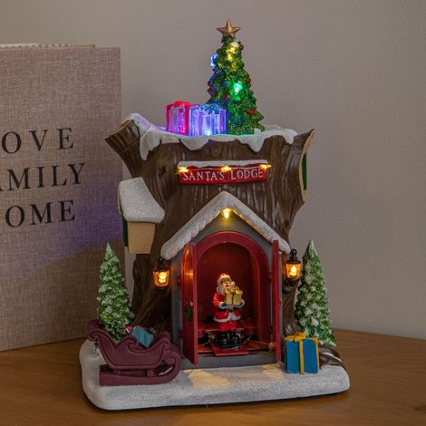 25cm Dual Powered Santa’s Lodge Light Up Christmas Village Scene (1/5)
