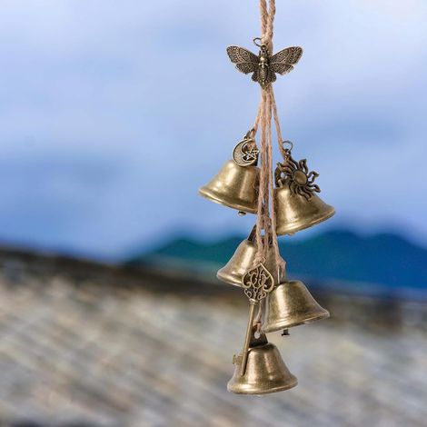 Set di 2 campanelli decorativi artigianali in ottone e corda di iuta - Carillon a vento - Decorazione per porte - Adatti per uso interno ed esterno - Stile vintage - Ideali per giardino, balcone, sogg (1/5)