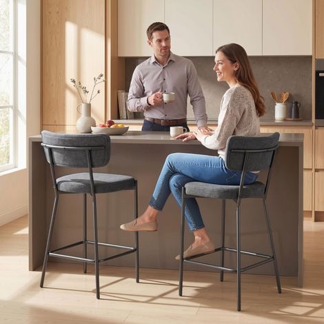 Lot de 2 tabourets de bar gris rembourrés avec dossier incurvé et repose-pieds, OKWISH (1/5)