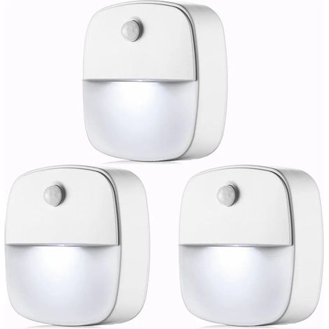 Tre luci notturne a LED, alimentate a batteria, di colore bianco, con sensore di movimento, ideali per scale, camere da letto e corridoi. (1/5)