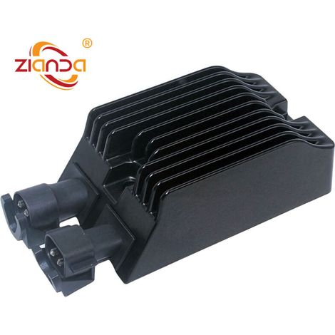 Les régulateurs de tension 74700021 et 74700012 sont adaptés au XL1200C Sportster 1200. (1/5)