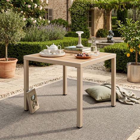Mesa de jardín, mesa de comedor exterior, apta para 4 personas, 84 x 84 x 74,5 cm, estructura de hierro galvanizado, tablero de madera plástica, con orificios para sombrilla, color caqui. (1/5)
