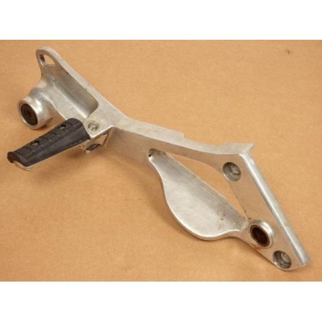 [PRODUIT D'OCCASION] Platine de repose pied passager droit origine pour moto Yamaha (1/4)