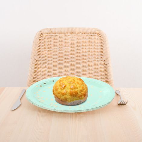 Assiettes en papier vertes à pois - Lot de 8, parfaites pour les barbecues, les anniversaires, Noël et les mariages.
