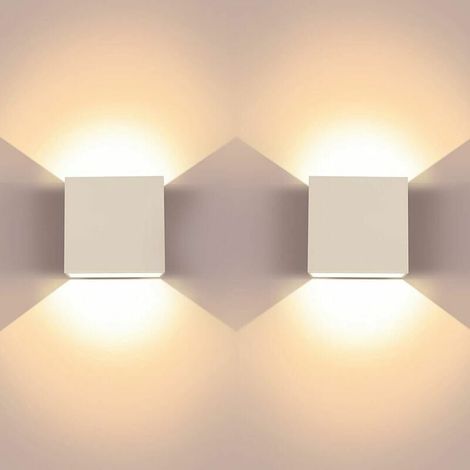 Pack de 2 apliques LED cuadrados modernos de aluminio (6 W) con base y luz blanca cálida (3000 K). Ideales para salones, dormitorios, pasillos y comedores. [Clase de eficiencia energética]