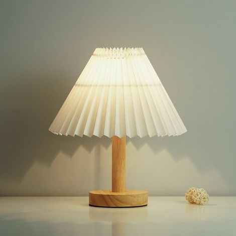 Piccola lampada da notte plissettata. Lampada da notte moderna con paralume beige e base in metallo. Bellissima lampada per camera da letto e soggiorno. (1/4)