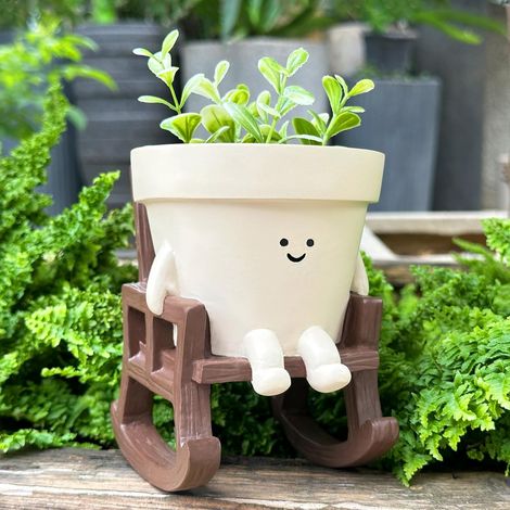 Questo vaso da fiori a forma di faccina sorridente è un piccolo e adorabile vaso in resina, per piantare piante come la collana di perle. È adatto sia per interni che per esterni. (1/5)