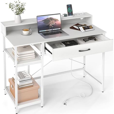 COSTWAY Scrivania Salvasapzio per Computer con Stazione di Ricarica 106 x 48 cm, Mensola sopra Tavolo, Cassetto e Libreria Laterale a 2 Ripiani, Tavolo Industriale per Ufficio e Casa (Bianco) (1/5)