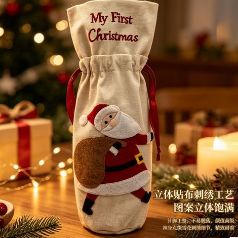 Weihnachtsdekorationen, Weinflaschenhüllen aus Leinen, Weinflaschenhüllen aus Stoff mit Cartoon-Motiven, Restaurantambiente.