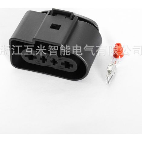 Automotive plug 1J0919231 is suitable for fuel pumps and lamp holders. (DJ7045-3.5 6.3-11/21) (1/2)