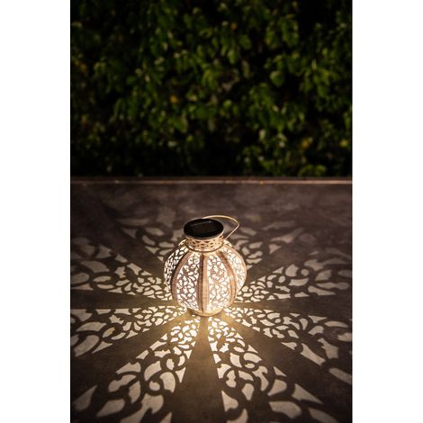 Lanterne solaire métal ajouré à poser ou à suspendre, style oriental chic, jeux d’ombres raffinés (1/4)