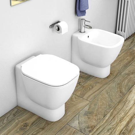 Coppia sanitari filomuro Rak serie One in ceramica con copriwc soft-close (1/4)