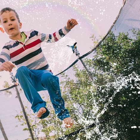 Équipements de jeux d'eau rafraîchissants pour chiens en été, outils d'arrosage de jardin, trampoline d'extérieur pour enfants avec arroseur rotatif (1/5)