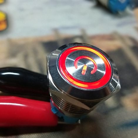 2 interrupteurs à bouton-poussoir ronds 16 mm, 4 broches, 1 NO, 12-24 V CC, à réarmement automatique, avec témoin lumineux d'alimentation rouge. (1/5)