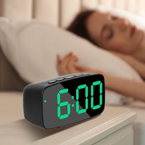 Reloj despertador digital,reloj despertador LED para dormitorio,visualización de 12/24 horas,indicador de temperatura (verde) (1/4)
