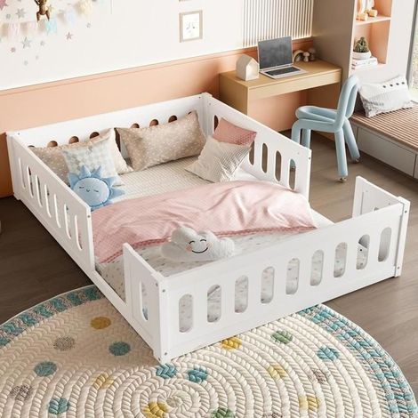 Lit enfant - KOMHTOM - Lit plateforme - 140x200 cm - Bois pin massif - Barrière avec entrée (1/5)