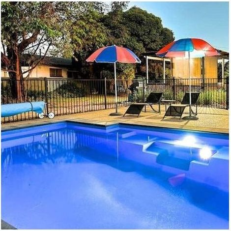 Poolabdeckungsrolle. Befestigungsset für Solar-Poolabdeckungsrolle (8-teilig). Einziehbare Luftpolster-Poolabdeckungsrolle (1/5)