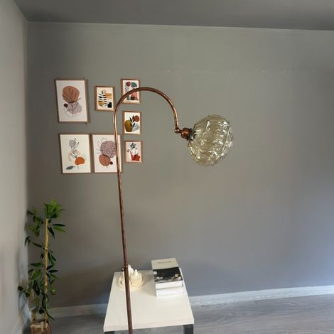 Lampadaire Tavion Verre, Moderne, Lampadaire pour Salon, Chambre à Coucher, Chambre d'enfant avec Douille E27, Largeur 37 cm, Abat-jour Réglable, Lampadaire avec Tablette et Variateur (1/4)