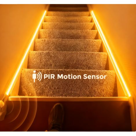 Meter (16,4 Fuß) langer, flexibler Lichtstreifen mit Bewegungsmelder, warmweißem Licht und PIR-Sensor, geeignet für den Innen- und Außenbereich (mit Kleberückseite). (1/5)