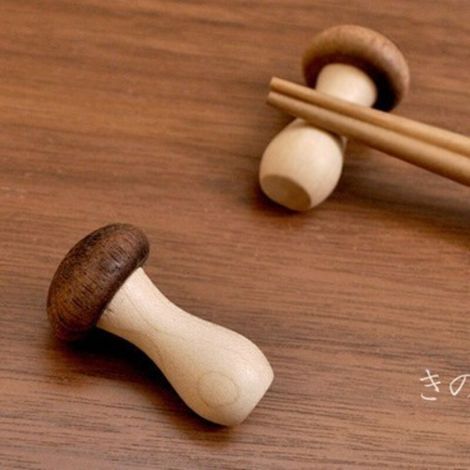 Zakka Japanisches Restaurant – Niedliche Pilz-Essstäbchenablage, kreatives Essstäbchenkissen, weicher und liebenswerter Essstäbchenhalter aus Massivholz (1/4)