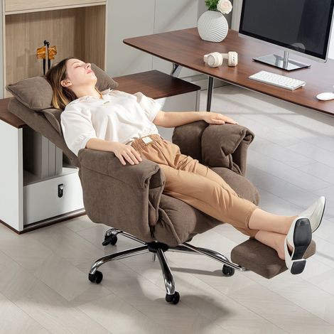 Fauteuil de bureau marron clair ergonomique en tissu doux, dossier inclinable et repose-pieds (1/5)