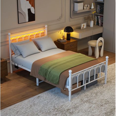 Lit 120x200 cm en métal blanc avec LED, USB et rangement sous le lit, sans matelas – MEUBLIV (1/5)