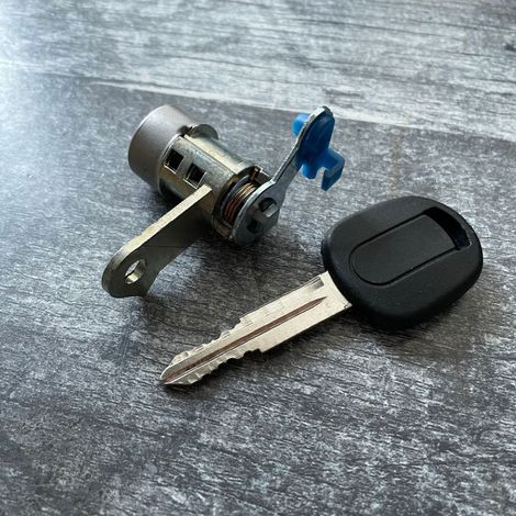 Suitable for Buick lock cylinders, new Excelle door lock cylinders, Buick door lock cylinders, and all Buick vehicle locks. (1/4)