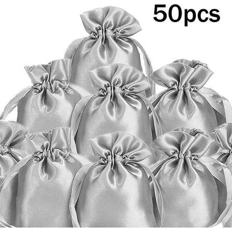 50 pièces. Couleur : Gris. Matière : Pochette à bijoux/pochette à maquillage en satin avec cordon de serrage.