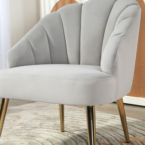Fauteuil en velours gris à dossier coquille, pieds dorés, parfait pour chambre et salon. Siège rembourré design pour séjour. (1/5)