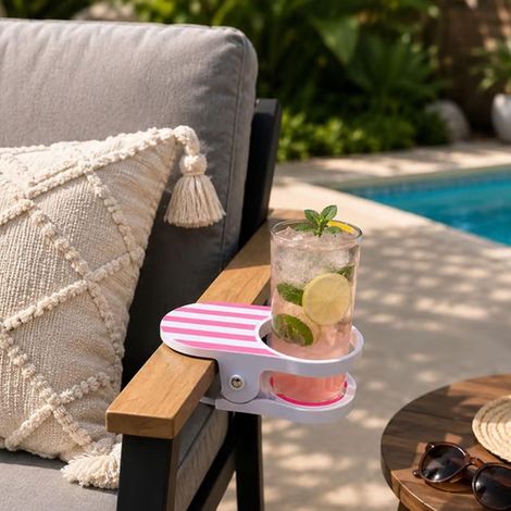 Porte-gobelets à pince (2 pièces) pour chaise de plage - Réglable - Rayé rose et blanc - Rose - Convient pour la piscine, le balcon, la terrasse, le bureau et les croisières (1/4)