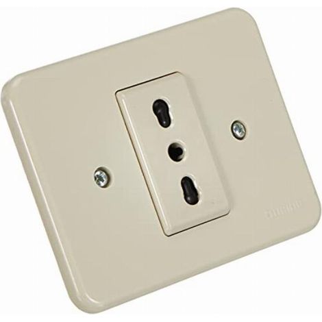 PRESA BIPASSO 2P+T 10/16A DOMINO