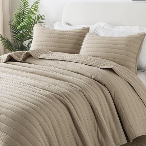 Couvre Lit 2 Personnes 300x270 cm, Beige Dessus de Lits Douce, Jeté de Lit Boutis, Couverture Matelassé, Matelassage de Lit et Canapé (1/5)