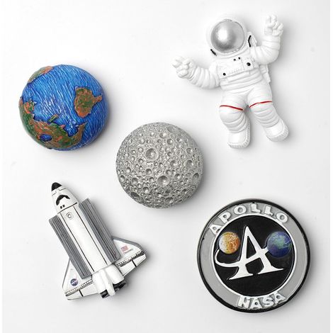 Lot de 5 aimants 3D pour réfrigérateur sur le thème de l'espace - Décoration en résine mignonne pour la cuisine, les tableaux blancs et les surfaces magnétiques - Décoration intérieure et coffret cade (1/5)
